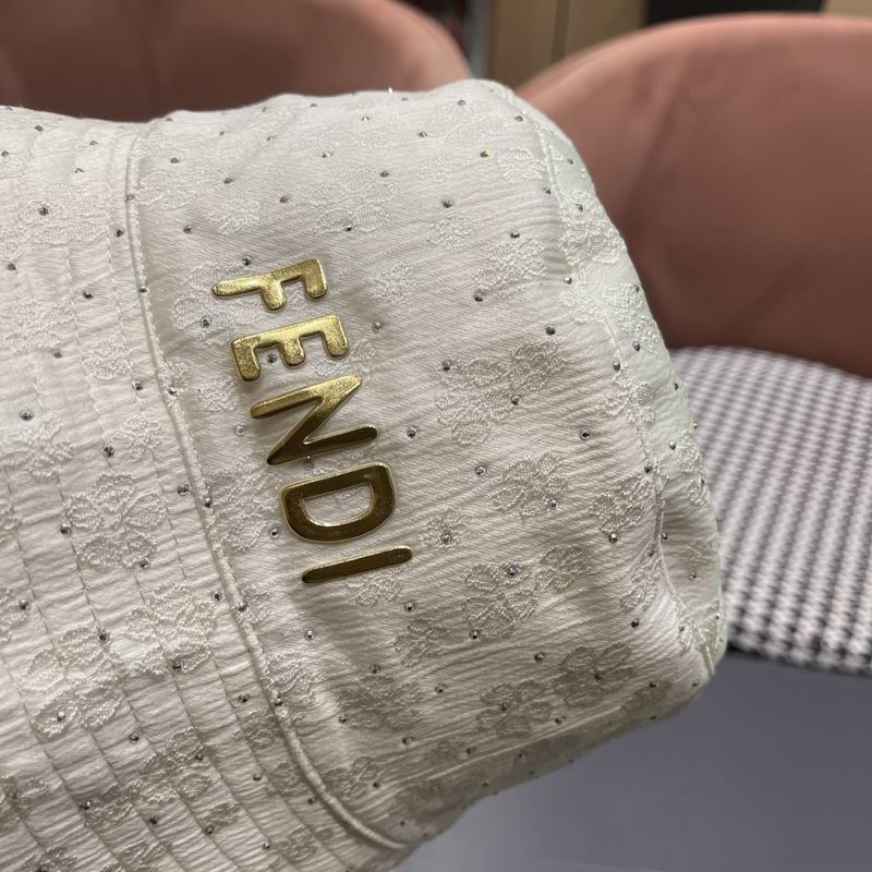 Fendi hat (670)