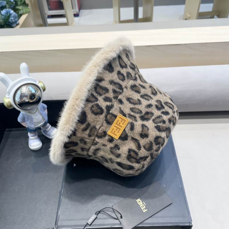 Fendi hat (894)