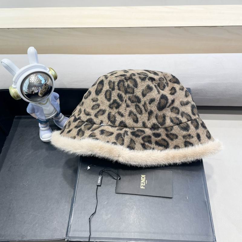 Fendi hat (899)