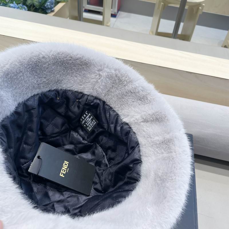 Fendi hat (902)
