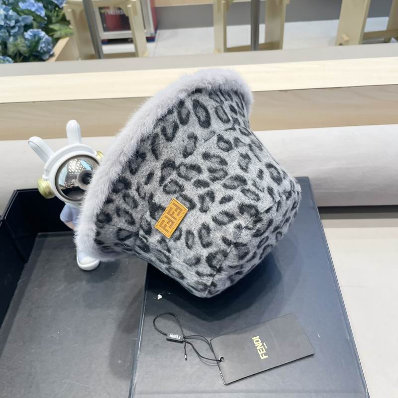 Fendi hat (903)
