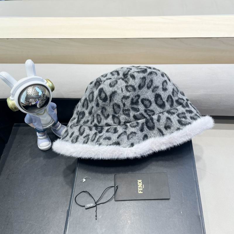 Fendi hat (908)