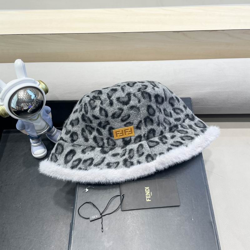 Fendi hat (909)