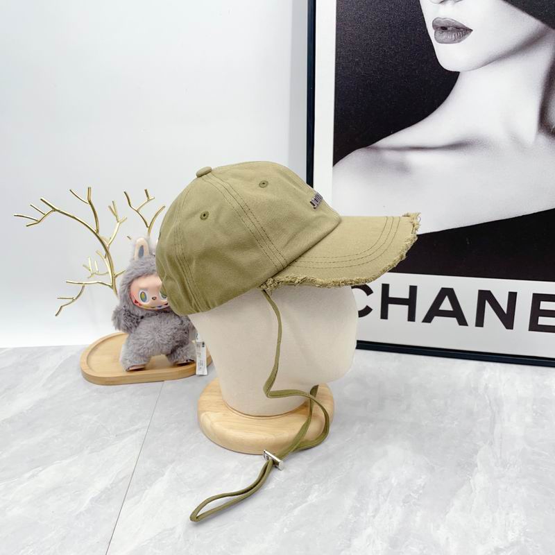 Jacouemus Cap dx (1166)