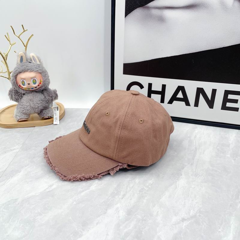 Jacouemus Cap dx (1176)