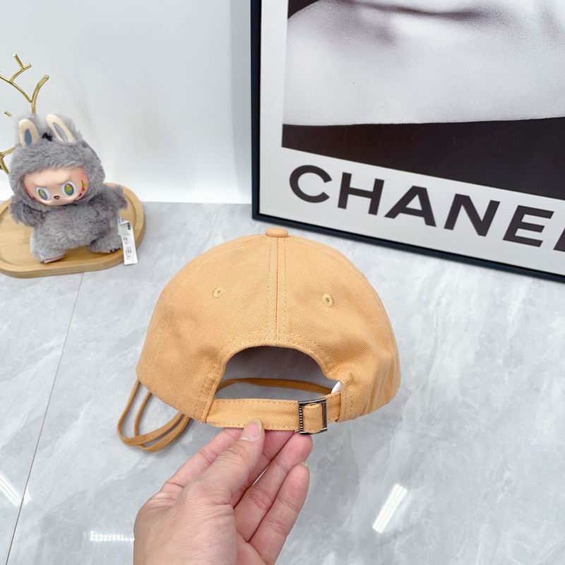 Jacouemus Cap dx (1186)