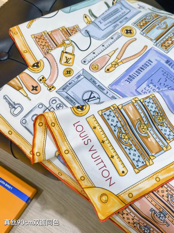LV  silk scarf 90X90cm E01 (16)