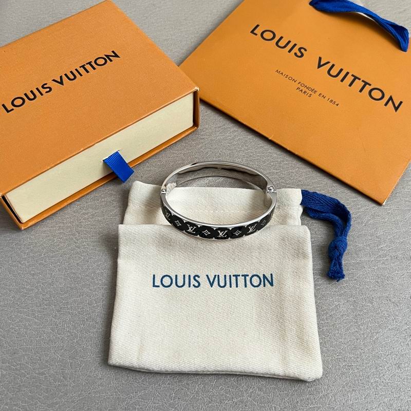 LV Bracelet 01yxx284 (11)