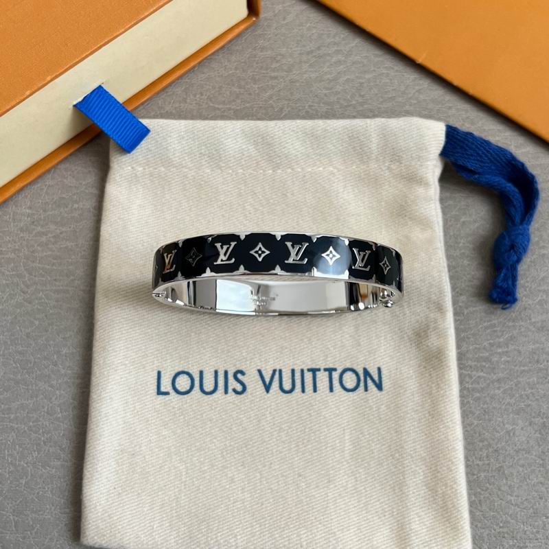 LV Bracelet 01yxx284 (12)