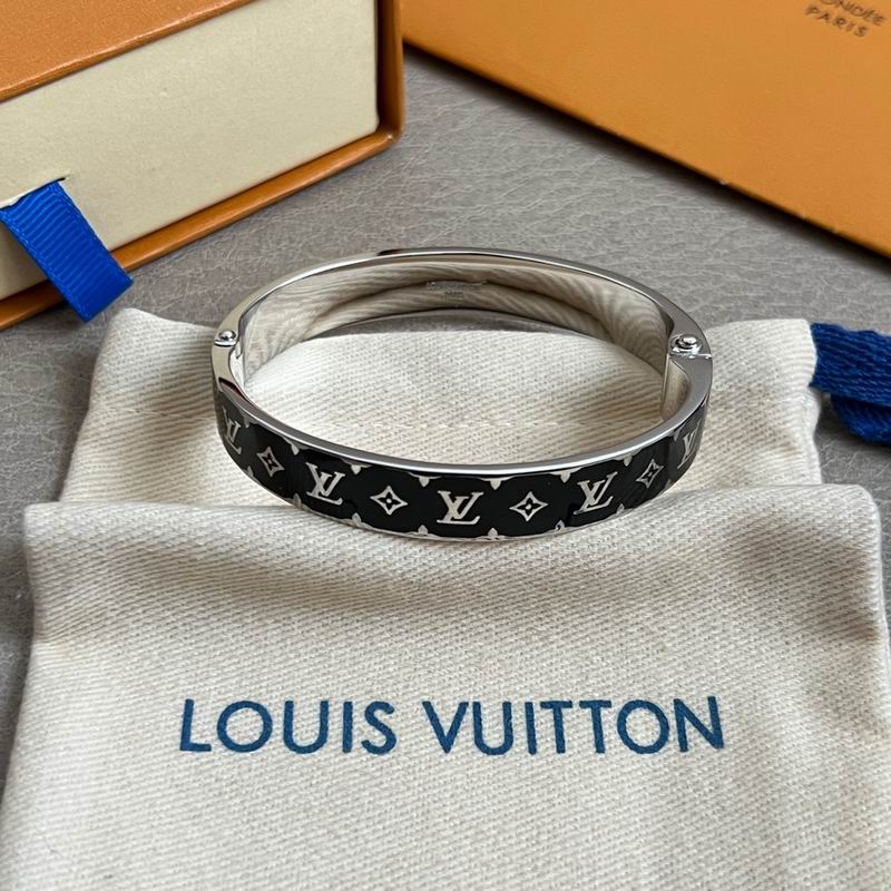 LV Bracelet 01yxx284 (13)