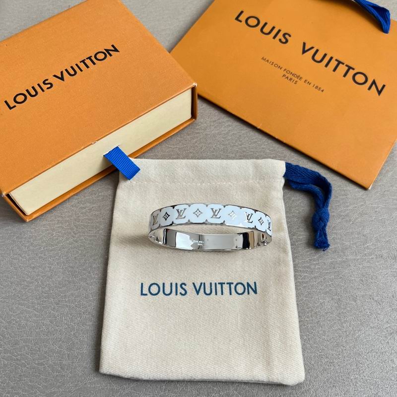 LV Bracelet 01yxx284 (18)