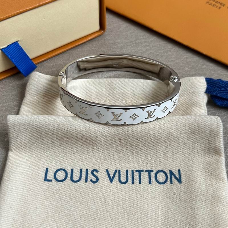 LV Bracelet 01yxx284 (21)