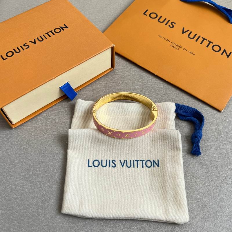 LV Bracelet 01yxx284 (22)