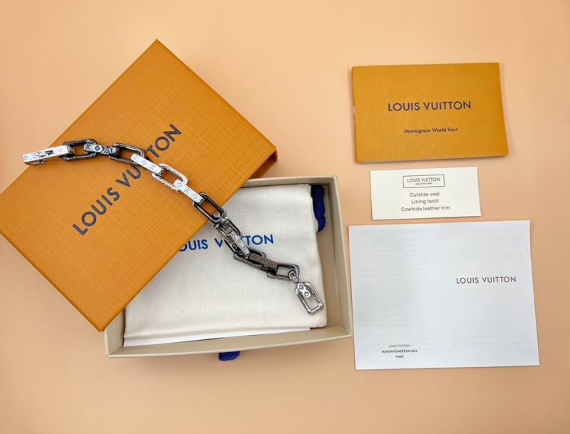 LV Bracelet 01yxx295 (2)