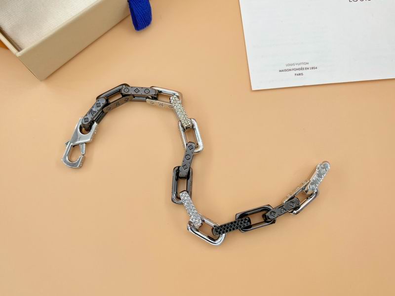 LV Bracelet 01yxx295 (4)