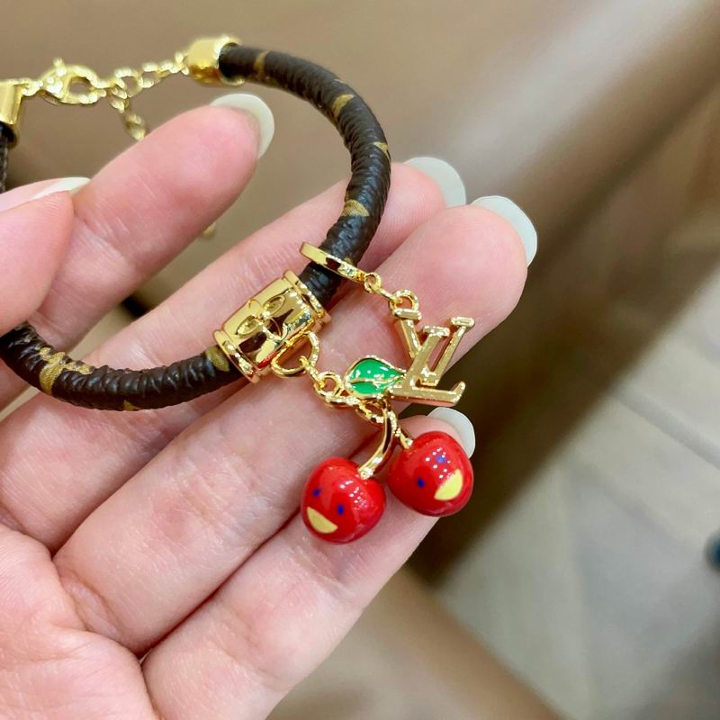 LV Bracelet 01yxx297 (1)
