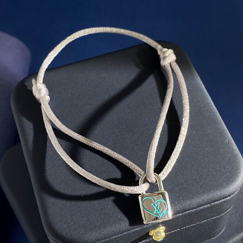 LV Bracelet 01yxx310 (13)