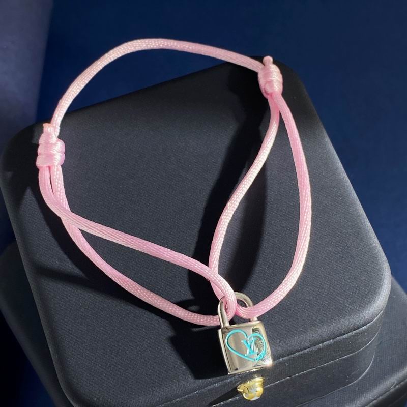 LV Bracelet 01yxx310 (18)