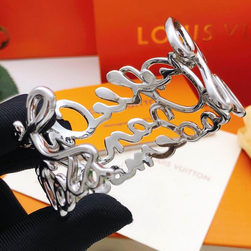 LV Bracelet 01yxx315 (11)
