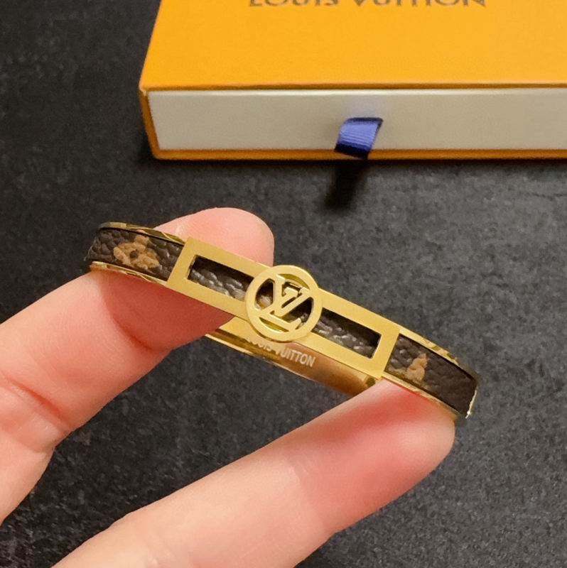 LV Bracelet 01yxx316 (6)