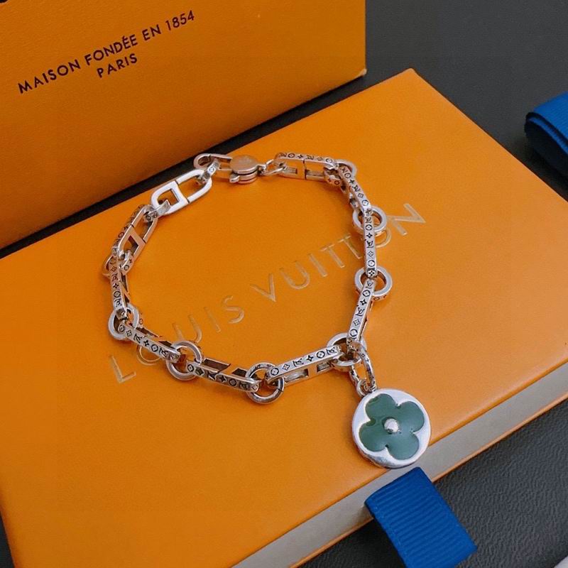 LV Bracelet 01yxx317 (5)