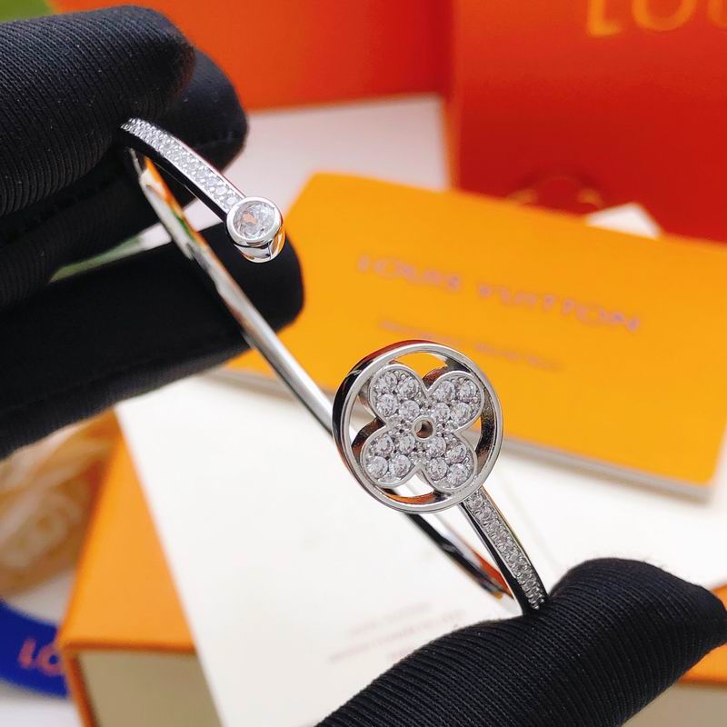 LV Bracelet 01yxx318 (1)