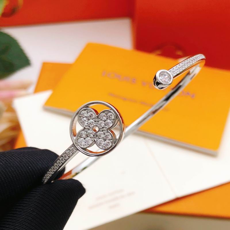 LV Bracelet 01yxx318 (2)