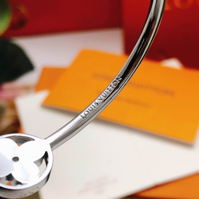 LV Bracelet 01yxx318 (4)