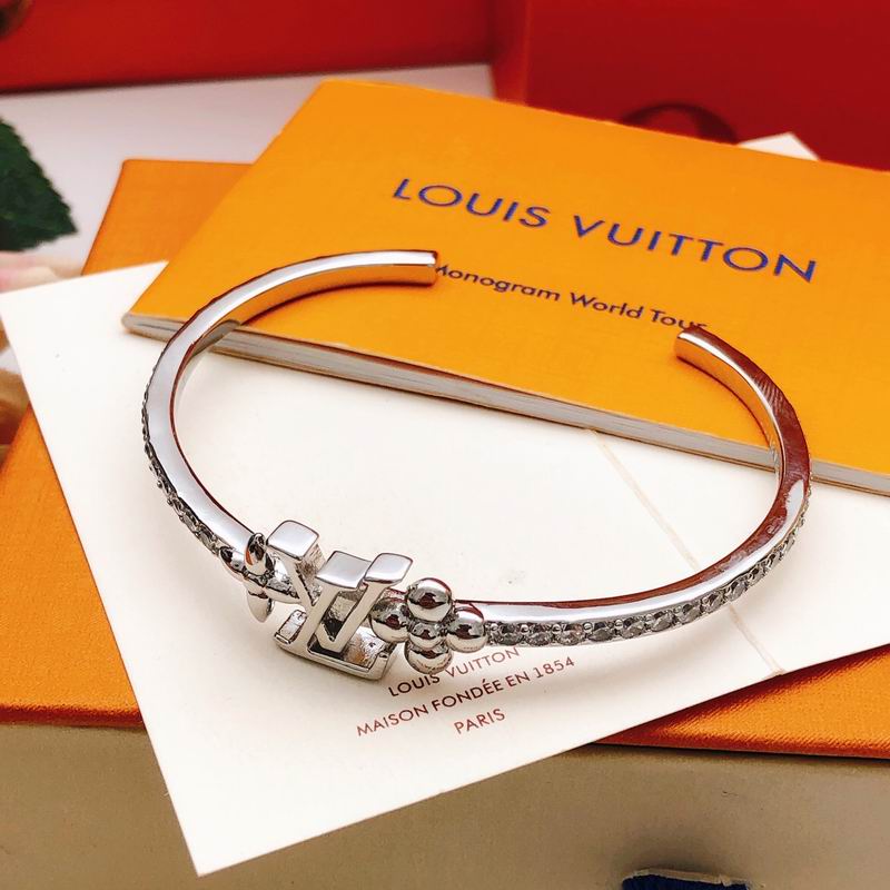 LV Bracelet 01yxx319 (11)
