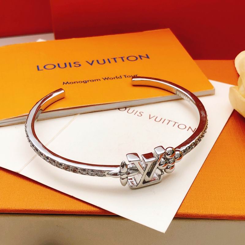 LV Bracelet 01yxx319 (12)