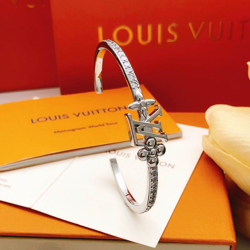 LV Bracelet 01yxx319 (13)