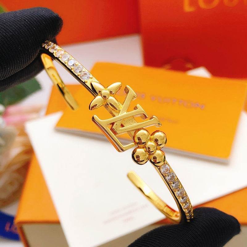 LV Bracelet 01yxx319 (2)
