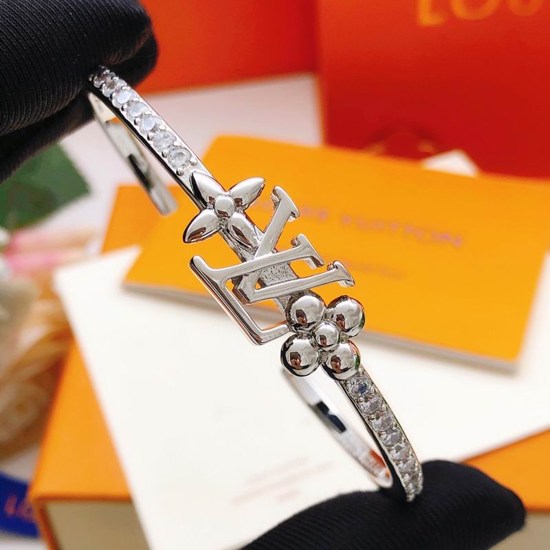 LV Bracelet 01yxx319 (8)