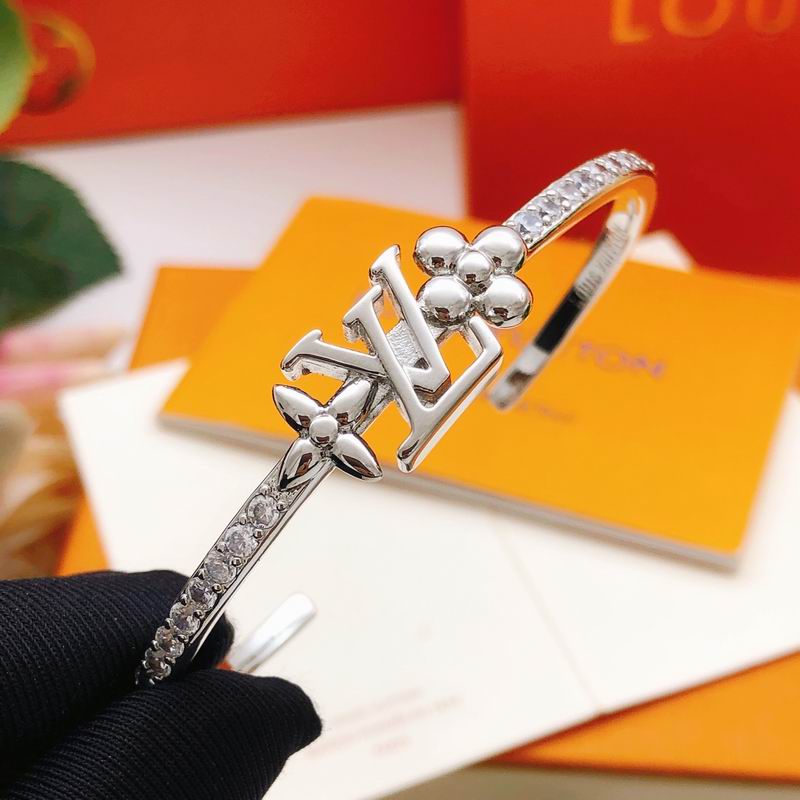 LV Bracelet 01yxx319 (9)