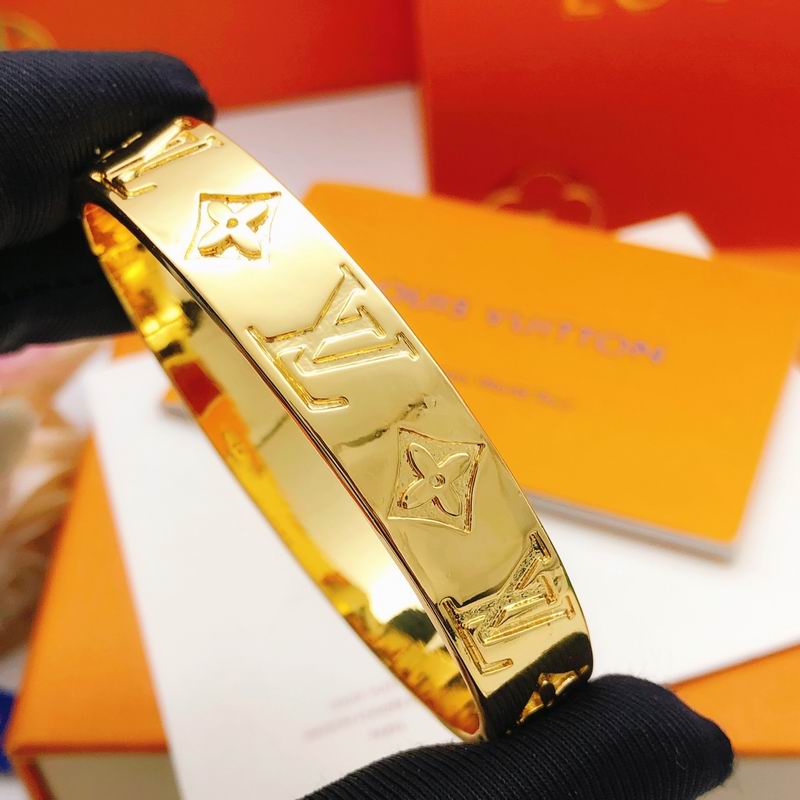 LV Bracelet 01yxx320 (10)