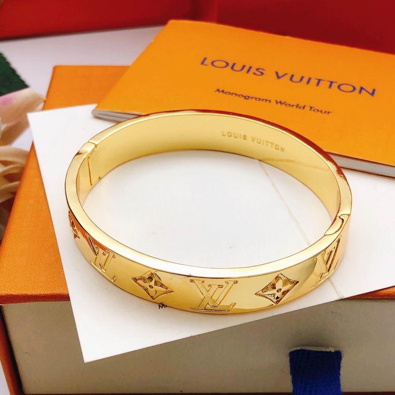 LV Bracelet 01yxx320 (13)