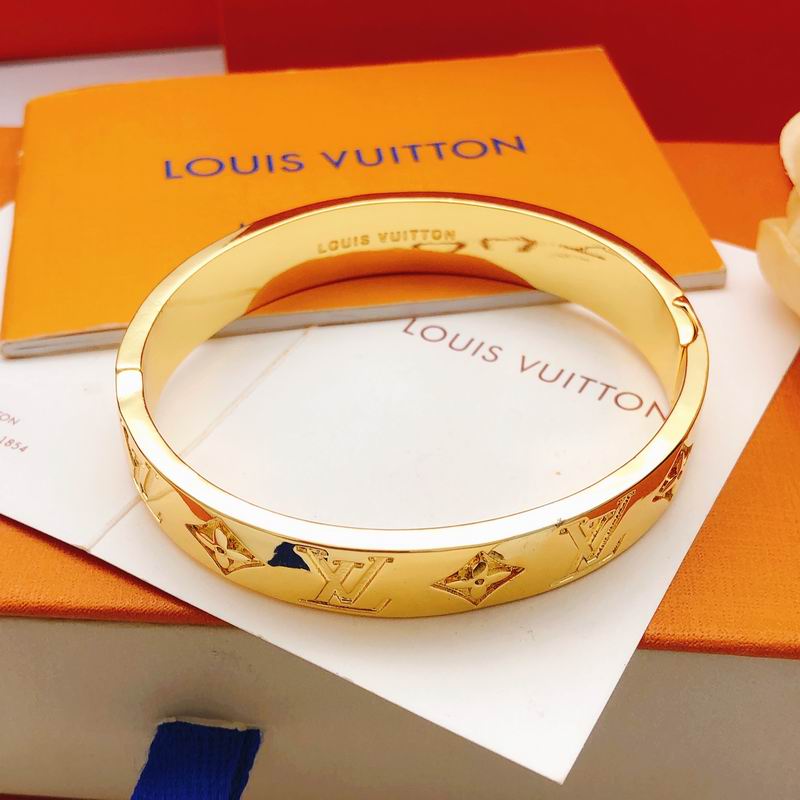 LV Bracelet 01yxx320 (15)