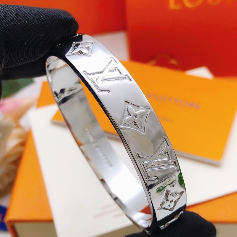 LV Bracelet 01yxx320 (16)