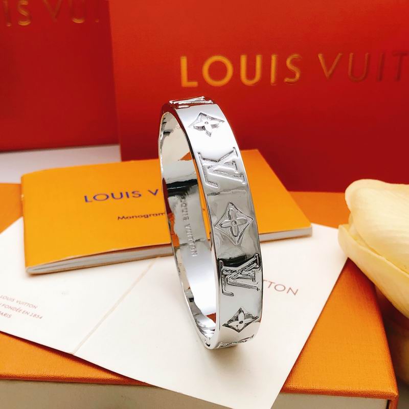 LV Bracelet 01yxx320 (19)