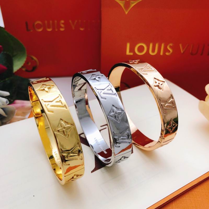 LV Bracelet 01yxx320 (2)