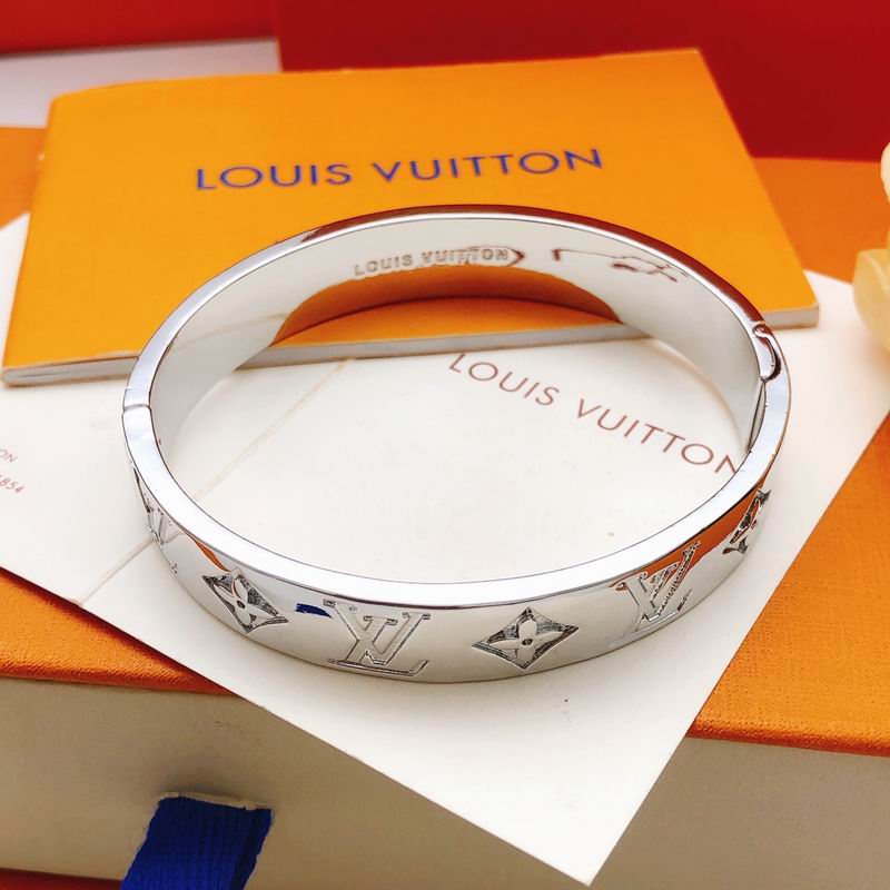 LV Bracelet 01yxx320 (21)