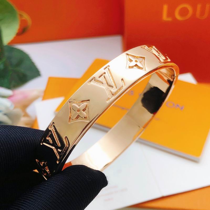 LV Bracelet 01yxx320 (4)