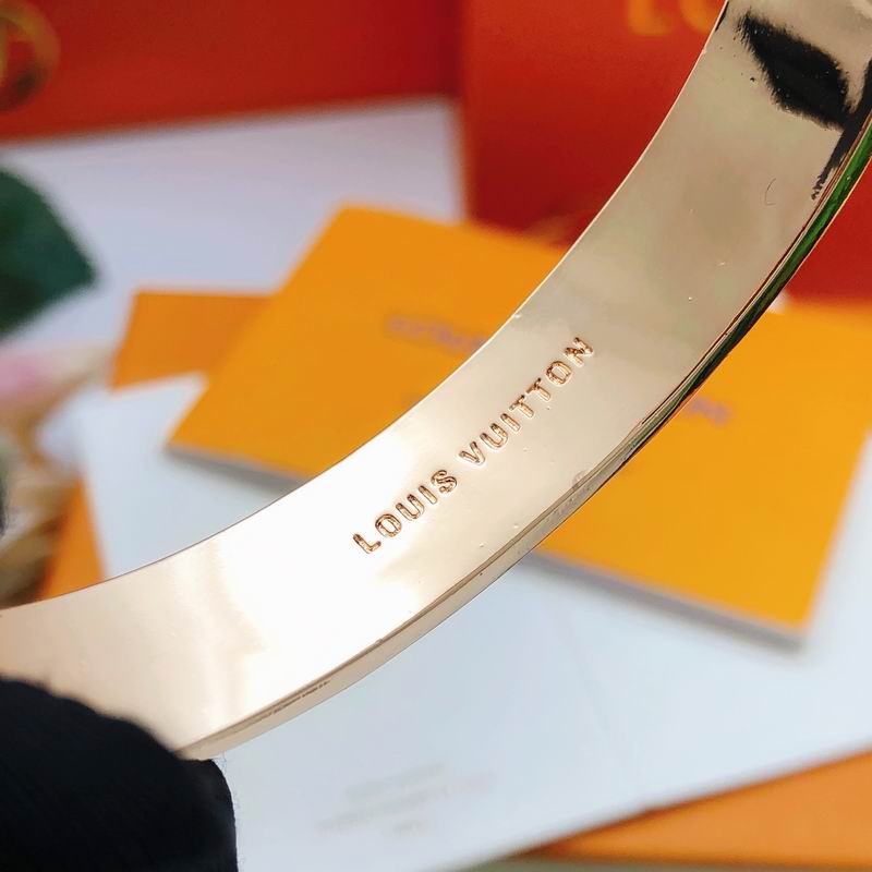 LV Bracelet 01yxx320 (5)