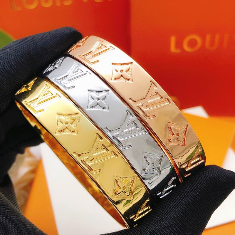 LV Bracelet 01yxx320 (9)