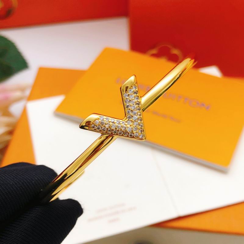 LV Bracelet 01yxx321 (3)
