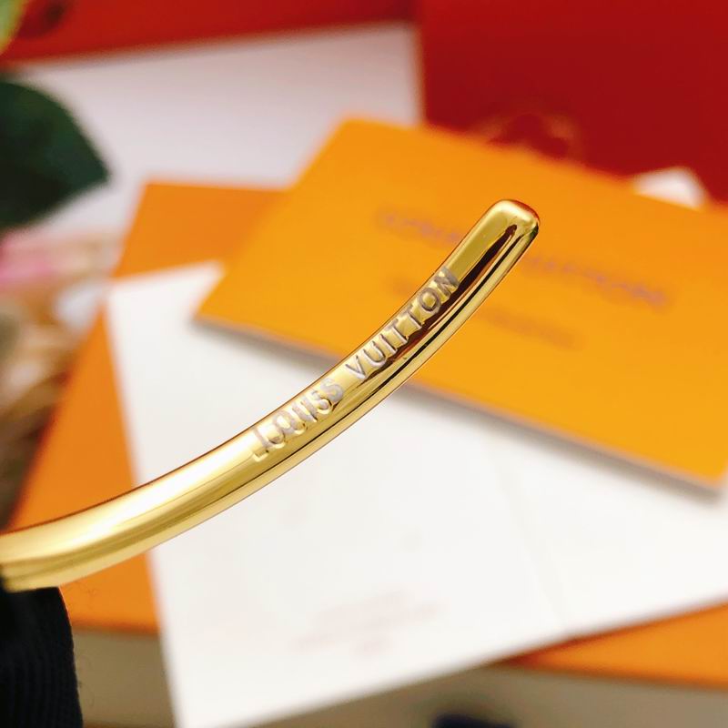 LV Bracelet 01yxx321 (4)