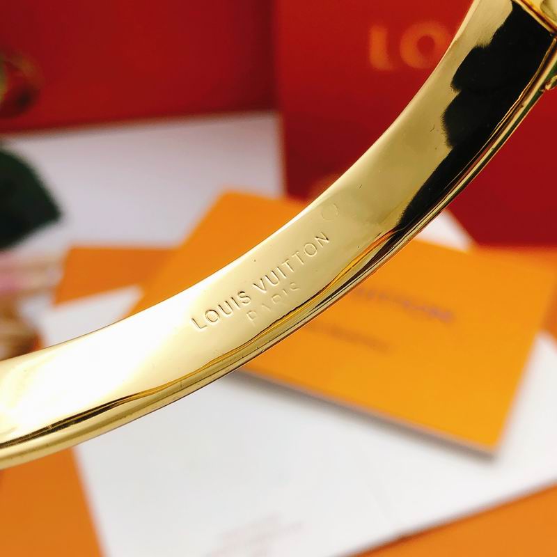 LV Bracelet 01yxx322 (2)