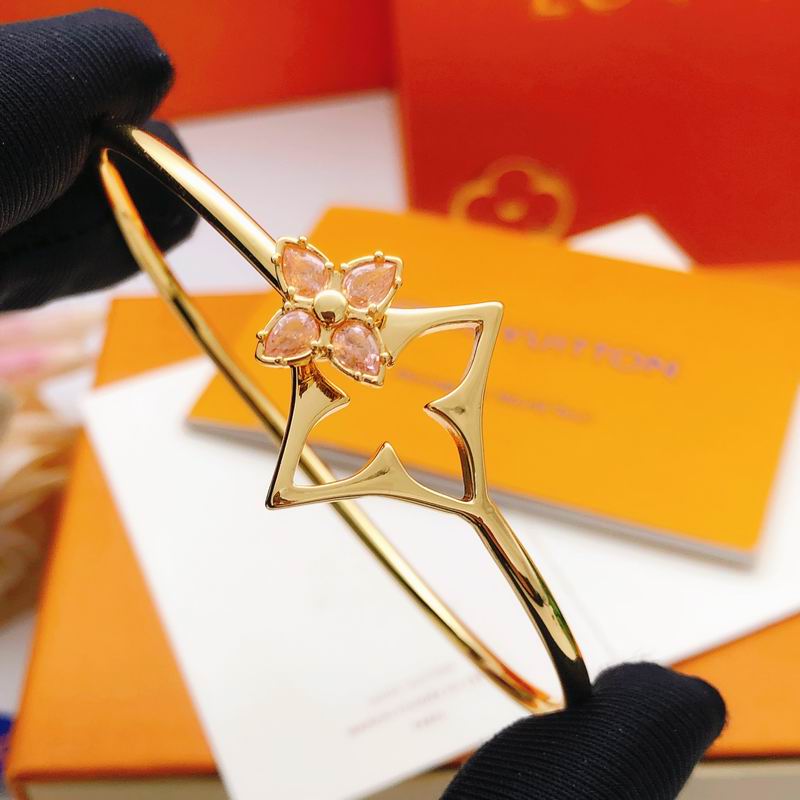 LV Bracelet 01yxx324 (2)