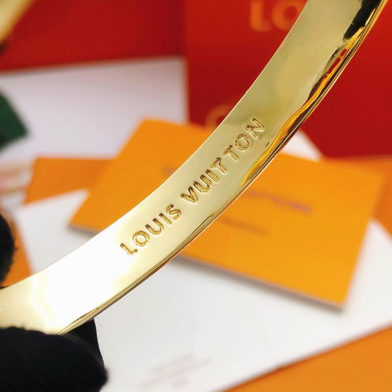 LV Bracelet 01yxx325 (11)