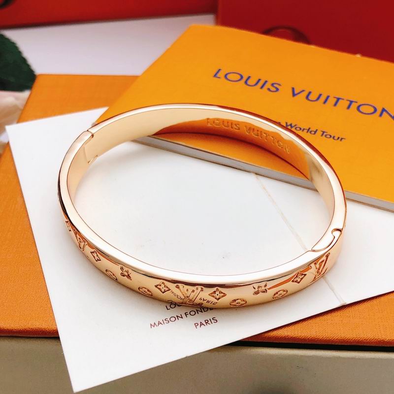 LV Bracelet 01yxx325 (18)